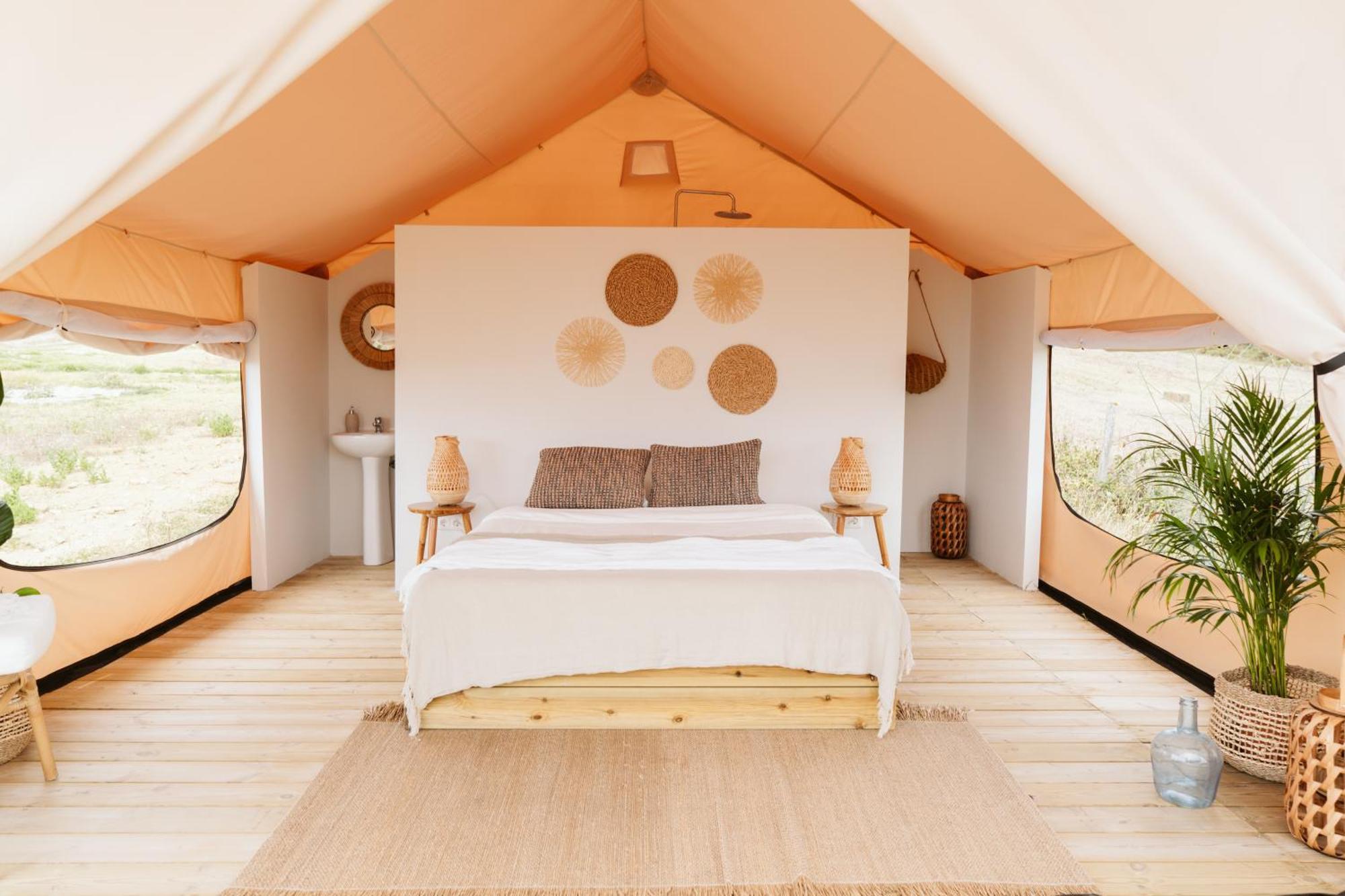 Dreamsea Surf Guest House Gouveia  Bagian luar foto
