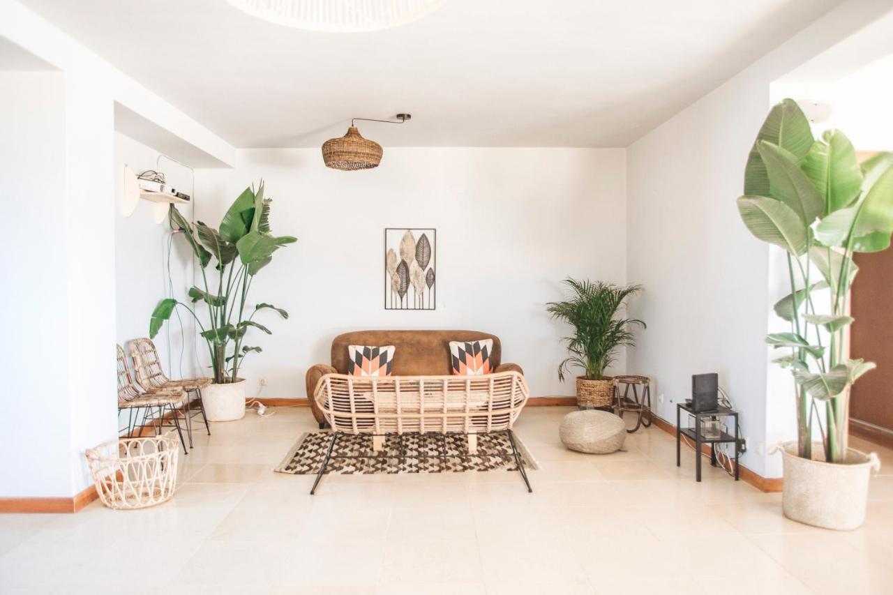 Dreamsea Surf Guest House Gouveia  Bagian luar foto